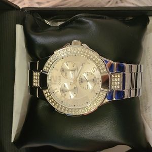 Watch only worn twice great condition needs batteries